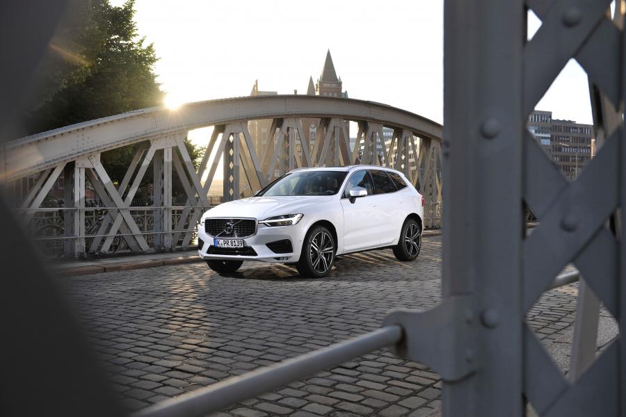  Volvo XC60 D5 R-Design 2017 года  (WW) (фото 22 из 26)